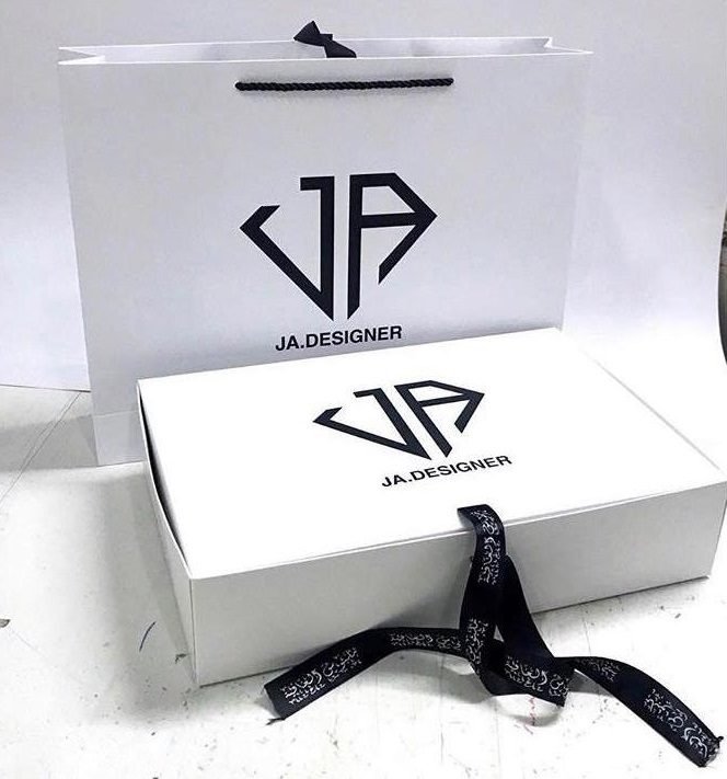 paper bags and paper box in uae